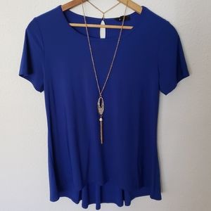 Short-sleeved Top with Necklace